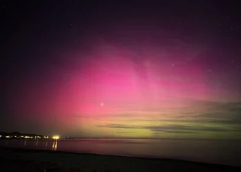 Aurora Australis over south bay